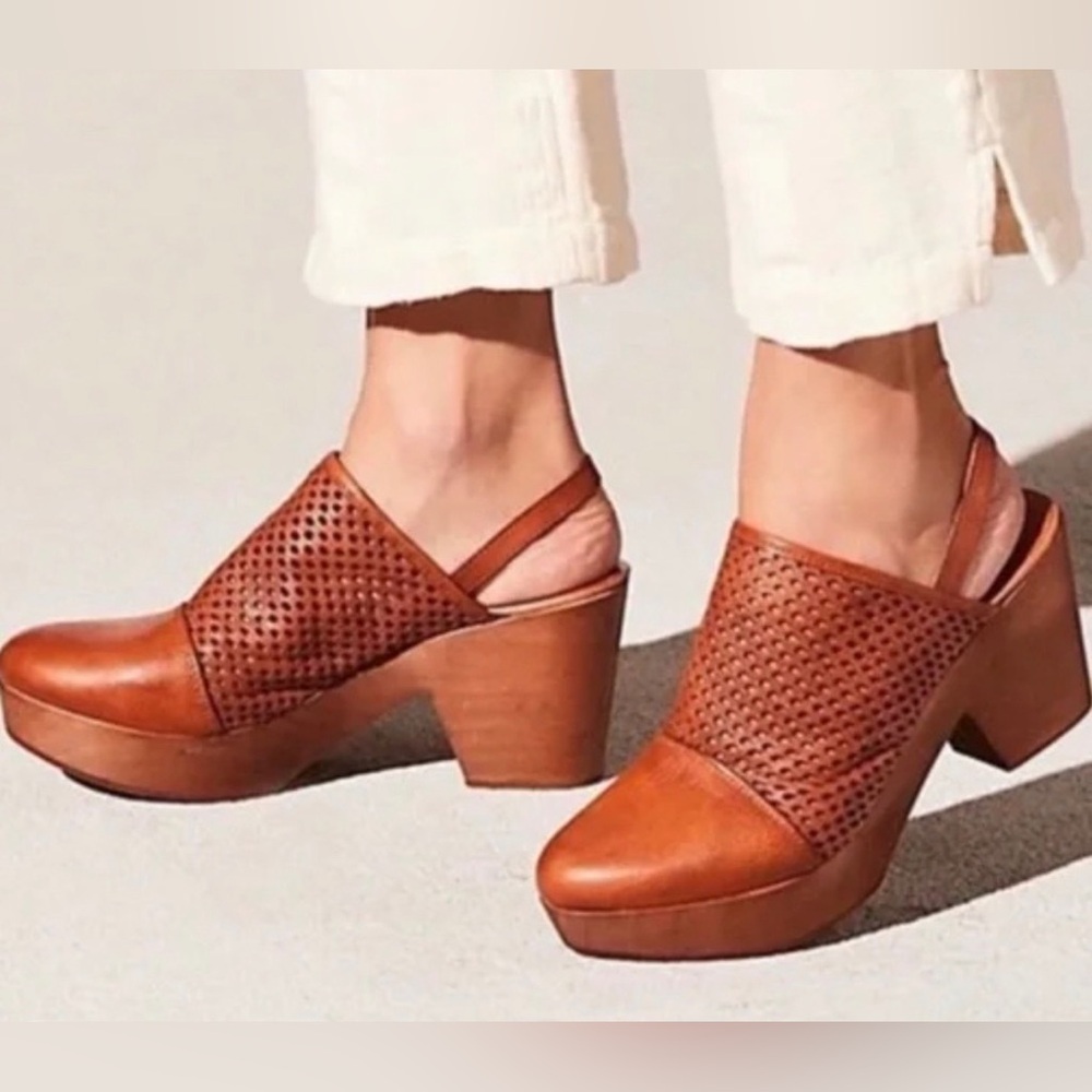Free People Tan Logan Clogs | Size 39 |